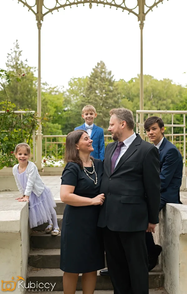 Grupa ludzi stojących razem. - Kubiccy Fotografia - Fotograf Łódź